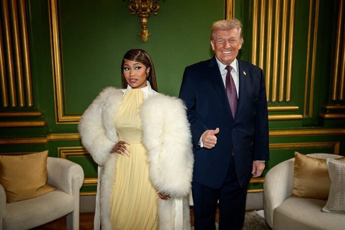 1024px-Donald_Trump_with_Nicki_Minaj_(Gxf-YDWsAA7605)