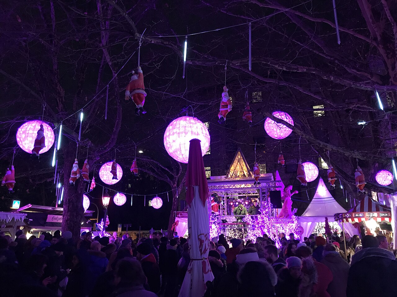 Pink lanterns and a crowd at the Pink Christmas market on Stephansplatz in Munich
